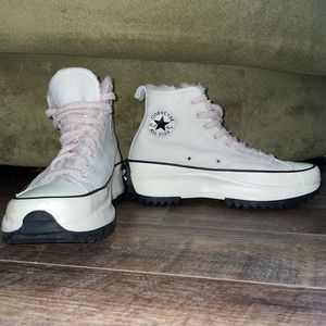 Size 9.5 grey converse with fur lining on the inside.